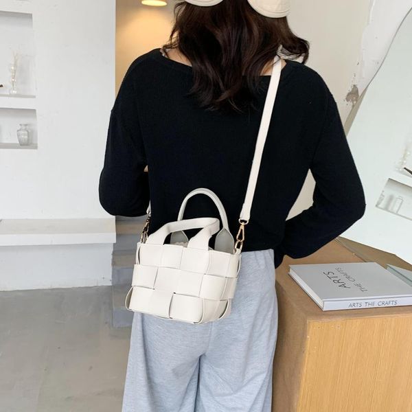 bag2020 summer new hand-woven handbags fashion drawstring buckle shoulder messenger bag personalized handbag
bag2020 summer new hand-woven handbags fashion drawstring buckle shoulder messenger bag personalized handbag