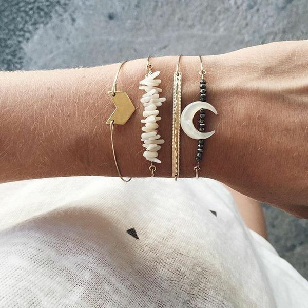 fashion gold color white puka natural shell piece irregular chips seashell bracelet female moon stone bracelets for women, Black
fashion gold color white puka natural shell piece irregular chips seashell bracelet female moon stone bracelets for women, Black