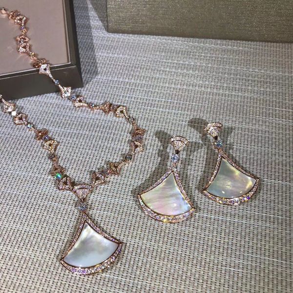 designer zircon big mother of pearl fan-shaped pendants necklaces and earrings silver/rose gold color party jewelry sets for women
designer zircon big mother of pearl fan-shaped pendants necklaces and earrings silver/rose gold color party jewelry sets for women