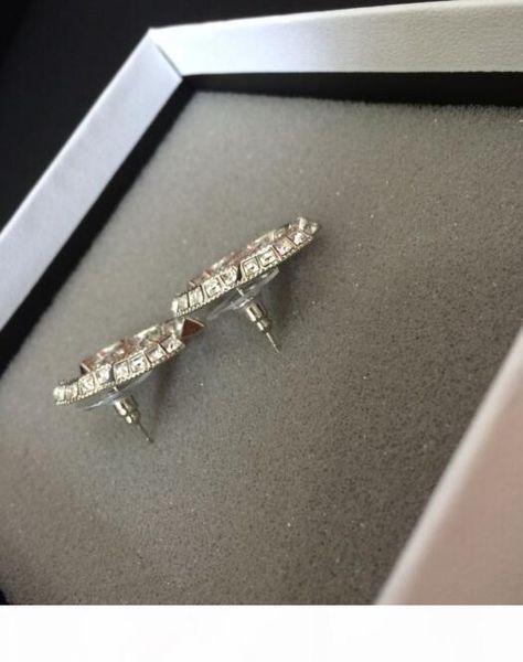 classic fashion high version crystal earrings for lady stud earrings women wedding jewelry for bride with black flannel bag, Golden;silver
classic fashion high version crystal earrings for lady stud earrings women wedding jewelry for bride with black flannel bag, Golden;silver