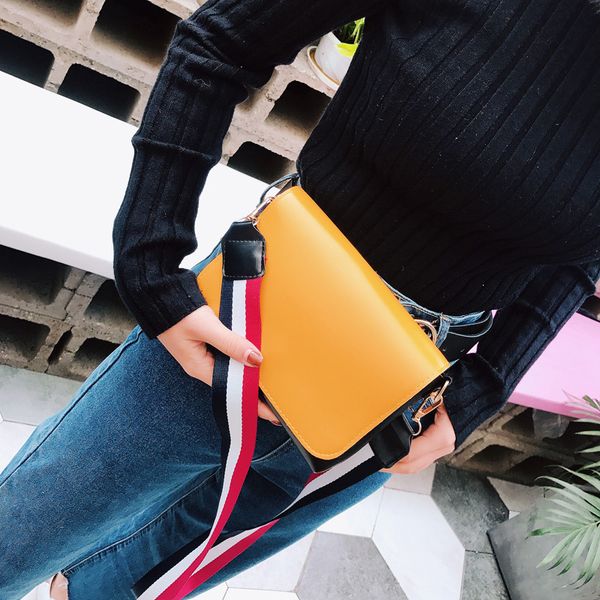 2020 fashion women's shoulder purse korean-style new stripes wide-strap crossbody messager bag pu leather design
2020 fashion women's shoulder purse korean-style new stripes wide-strap crossbody messager bag pu leather design