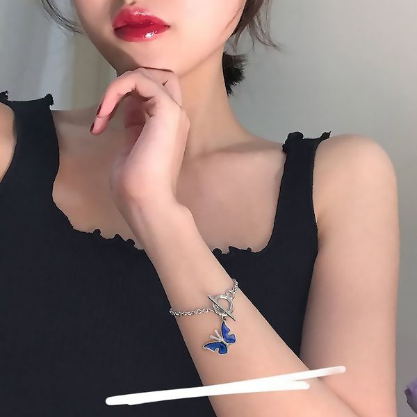 color-changing butterfly necklace - fashionable temperature control pendant for women and girls, Golden;silver
color-changing butterfly necklace - fashionable temperature control pendant for women and girls, Golden;silver
