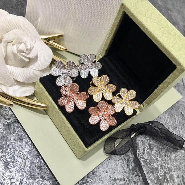bilincolor fashion trendy rose gold cubic zirconia stud earring with lock on the back english lock luxury jewellry, Golden;silver
bilincolor fashion trendy rose gold cubic zirconia stud earring with lock on the back english lock luxury jewellry, Golden;silver