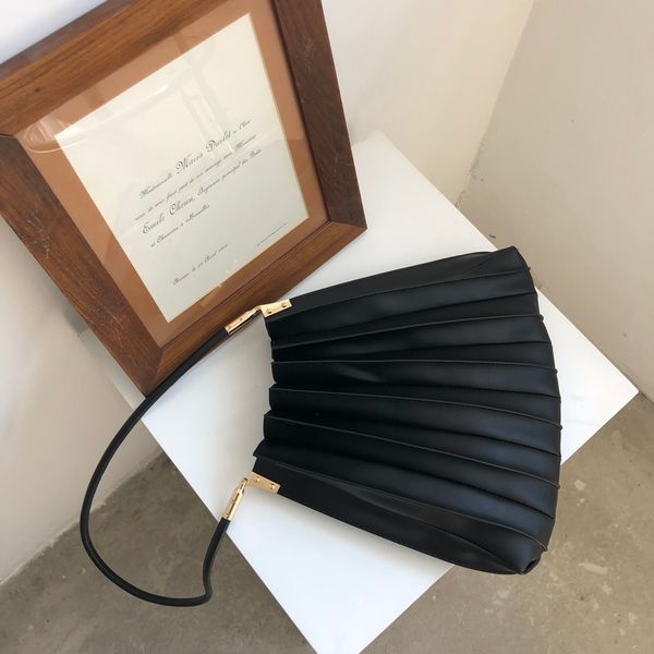 2020 women pleated bags pu leather ladies shoulder bag vintage causal plicated flap bag korean japan bucket female set bags
2020 women pleated bags pu leather ladies shoulder bag vintage causal plicated flap bag korean japan bucket female set bags