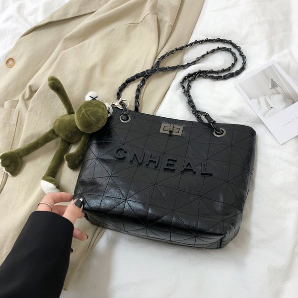 high-quality large-capacity ladies bags 2020 new trendy fashion texture rhombic chain tote bags simple and practical female
high-quality large-capacity ladies bags 2020 new trendy fashion texture rhombic chain tote bags simple and practical female
