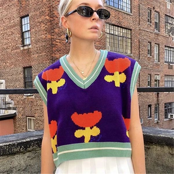 korean version of knitted small vest women's 2020 early autumn new hyuna style vest v-neck loose short sweater vest, White;black
korean version of knitted small vest women's 2020 early autumn new hyuna style vest v-neck loose short sweater vest, White;black