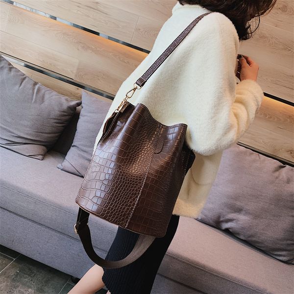 big bag women's 2020 new style pattern shoulder bucket bag large capacity broadband shoulder
big bag women's 2020 new style pattern shoulder bucket bag large capacity broadband shoulder