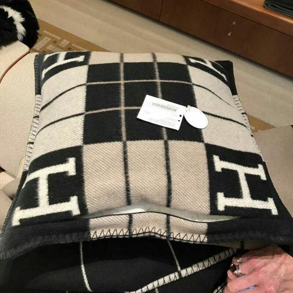 7 colors smelov fashion vintage fleece pillowcase letter h brand european pillow cover covers wool throw luxury pillowcases 45x45 65x65cm
7 colors smelov fashion vintage fleece pillowcase letter h brand european pillow cover covers wool throw luxury pillowcases 45x45 65x65cm