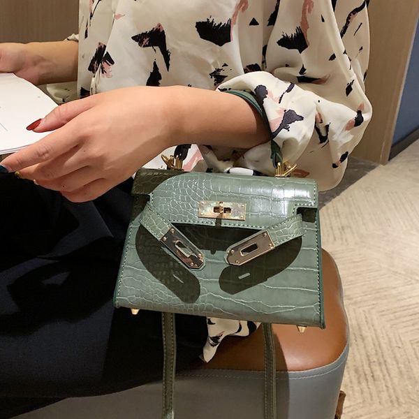 2020 new korean version of crocodile pattern shoulder messenger bag fashion simple ladies bag high-quality portable ladies
2020 new korean version of crocodile pattern shoulder messenger bag fashion simple ladies bag high-quality portable ladies