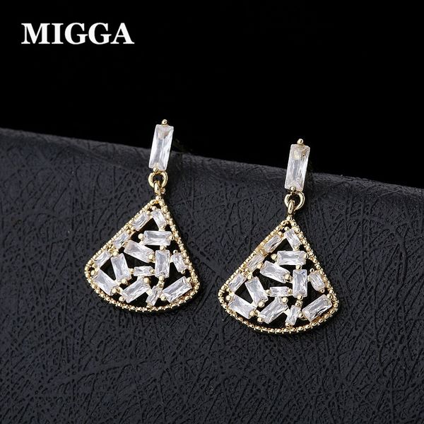 migga shining cubic zircon paved hollow fan shaped hanging dangle earrings gold color women jewelry, Silver
migga shining cubic zircon paved hollow fan shaped hanging dangle earrings gold color women jewelry, Silver