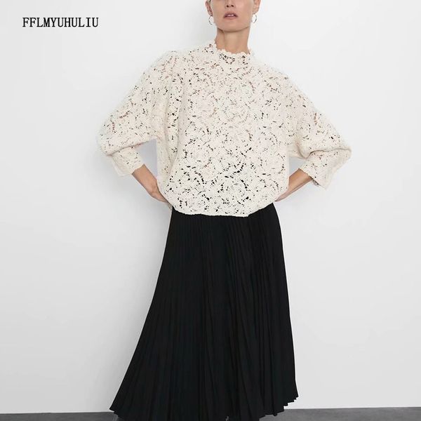 autumn and winter ladies' new hollow solid color round neck long sleeve short knit sweater, White;black
autumn and winter ladies' new hollow solid color round neck long sleeve short knit sweater, White;black