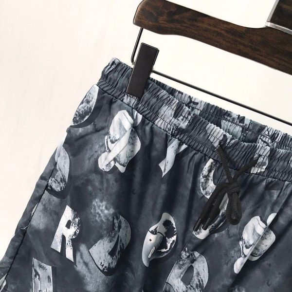 mens designer summer shorts pants poster gray crack fashion shorts casual wear mens 2020 luxury designer clothes real picture men swim short, White;black
mens designer summer shorts pants poster gray crack fashion shorts casual wear mens 2020 luxury designer clothes real picture men swim short, White;black
