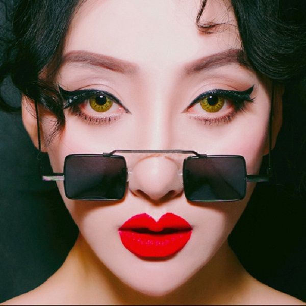 fashion square metal literary reflection sunglasses men women glasses street shooting uv protection, White;black
fashion square metal literary reflection sunglasses men women glasses street shooting uv protection, White;black
