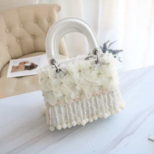 new fashionable lady bags with diamond flowers and pearl bags on tassels in autumn of 2020
new fashionable lady bags with diamond flowers and pearl bags on tassels in autumn of 2020