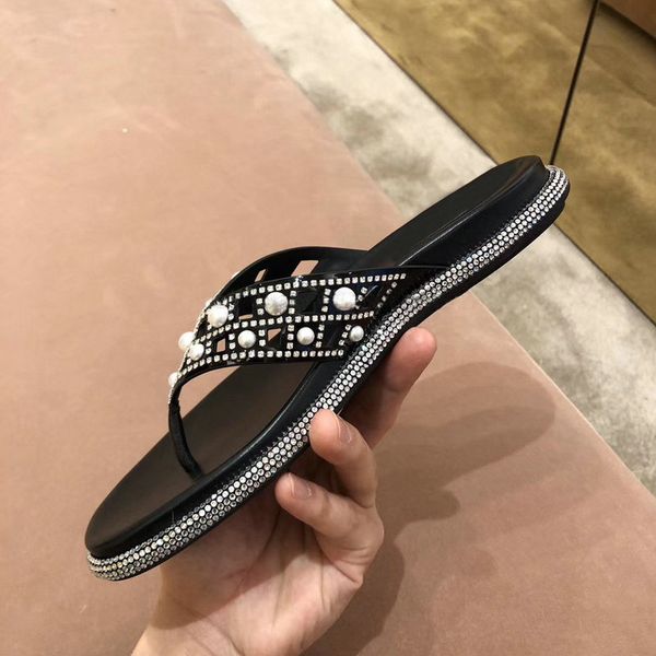 summer 2020 new sandal chain hollow black flash diamond flat sandals beach wear pearl slippers women open-toe roman sandals
summer 2020 new sandal chain hollow black flash diamond flat sandals beach wear pearl slippers women open-toe roman sandals