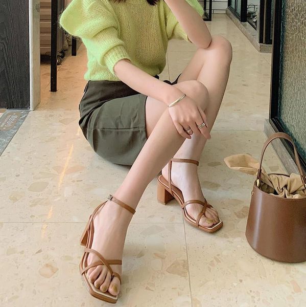 2020 summer new simple thick heel fashion wild commuter wind women's shoes leather square head sandals z982, Black
2020 summer new simple thick heel fashion wild commuter wind women's shoes leather square head sandals z982, Black