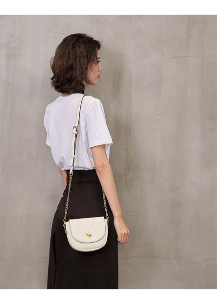 genuine leather handbags 2020 new small fragrance style shoulder messenger bag diamond small bag fashion chain
genuine leather handbags 2020 new small fragrance style shoulder messenger bag diamond small bag fashion chain