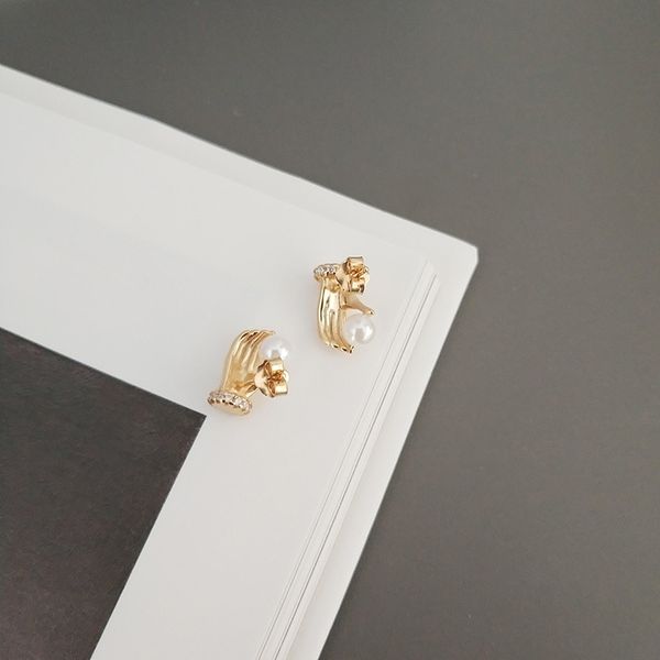 strong personality cool guys golden fingertip with pearls s925 sterling silver daily wear vintage style earrings
strong personality cool guys golden fingertip with pearls s925 sterling silver daily wear vintage style earrings