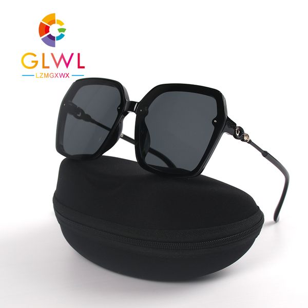 sunglasses women oversized shades for woman vintage women's eyewear designer sunglases vintage ladies glasses cover trend 2020, White;black
sunglasses women oversized shades for woman vintage women's eyewear designer sunglases vintage ladies glasses cover trend 2020, White;black
