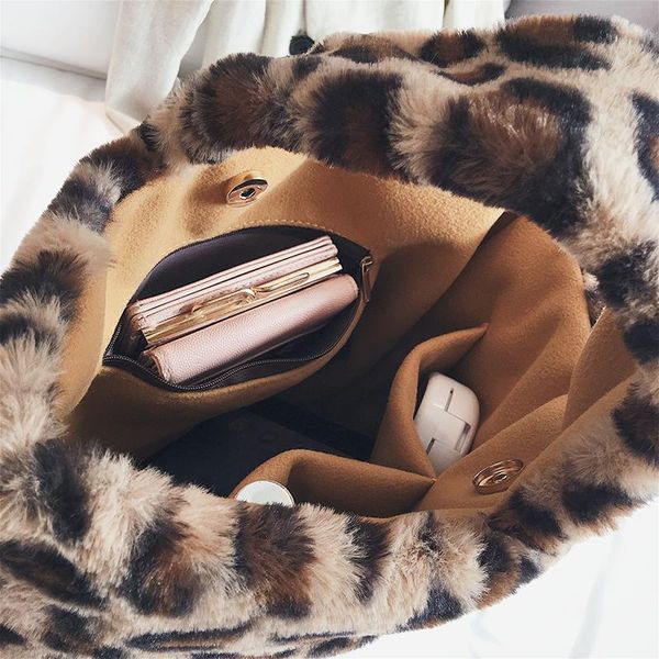 designer-2019 vintage women shoulder fashion bags korean fashion ladies crossbody bag faux fur plush cony hair tote bags female
designer-2019 vintage women shoulder fashion bags korean fashion ladies crossbody bag faux fur plush cony hair tote bags female