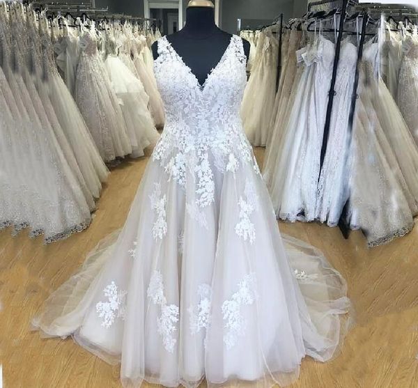 plus size a-line lace wedding dresses vintage appliqued v neckline sweep train sleeveless formal bridal gowns country outdoor wedding gowns, White
plus size a-line lace wedding dresses vintage appliqued v neckline sweep train sleeveless formal bridal gowns country outdoor wedding gowns, White