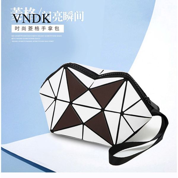 leather luggage tag2020 womens new korean-style hand-held makeup bag evening bag geometric laser hand-held makeup bag can be customized dump
leather luggage tag2020 womens new korean-style hand-held makeup bag evening bag geometric laser hand-held makeup bag can be customized dump