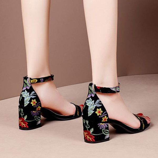 plus size 41 summer women sandals embroider ankle strap sandal high heels dress shoes flower ladies shoes sandalias mujer 8113g, Black
plus size 41 summer women sandals embroider ankle strap sandal high heels dress shoes flower ladies shoes sandalias mujer 8113g, Black