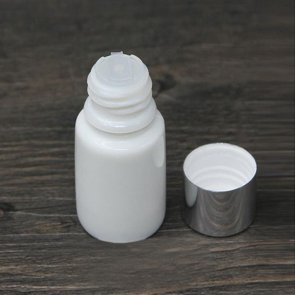 white jade 5ml mini glass container with silver screw cap
white jade 5ml mini glass container with silver screw cap