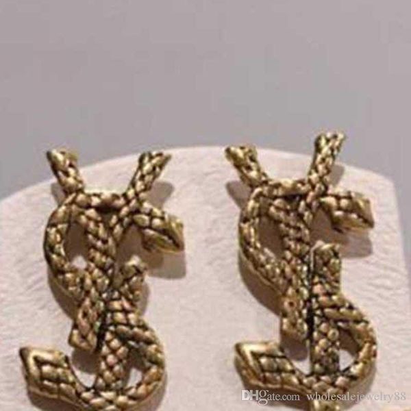 wholesale vintage bronze letters earrings brand letters design ear studs women girl party jewelry gift accessories, Gray
wholesale vintage bronze letters earrings brand letters design ear studs women girl party jewelry gift accessories, Gray