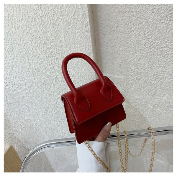 2020 new summer fashion trend messenger bag mini gold chain shoulder bag solid color all-match pu leather handbag women's
2020 new summer fashion trend messenger bag mini gold chain shoulder bag solid color all-match pu leather handbag women's