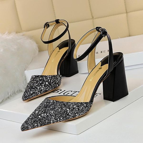 европейский и американский стиль sexy моды коренастый-пятки heel в ее hollow цвет блестками подсказка поле с sandals смешанными цветами, Black
европейский и американский стиль sexy моды коренастый-пятки heel в ее hollow цвет блестками подсказка поле с sandals смешанными цветами, Black