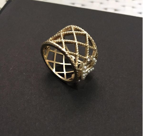 have stamps fashion brand golden designer rings for lady design women party wedding lovers gift luxury jewelry for bride with box, Golden;silver
have stamps fashion brand golden designer rings for lady design women party wedding lovers gift luxury jewelry for bride with box, Golden;silver