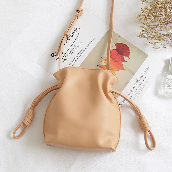 2020 new simple fashion bucket bags women solid handbag string casual pu shoulder messenger bags ladies pu purse sac a main
2020 new simple fashion bucket bags women solid handbag string casual pu shoulder messenger bags ladies pu purse sac a main
