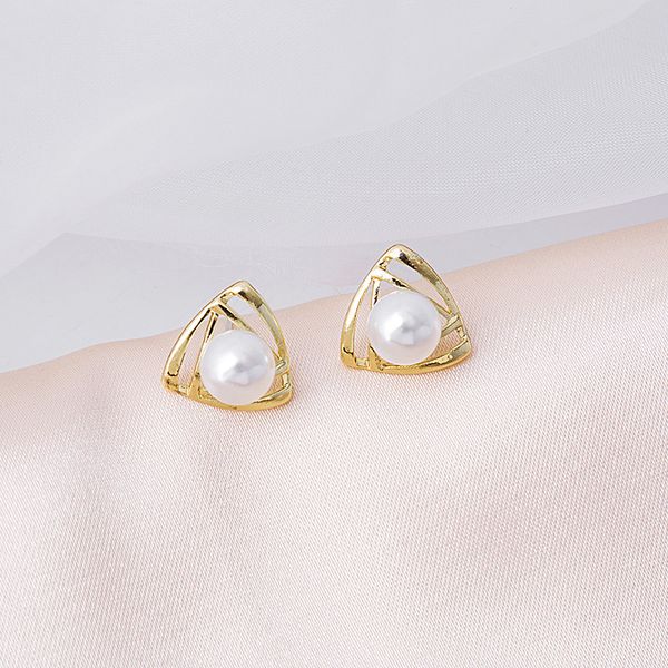s1667 fashion jewelry s925 silver post hollowed out triangle faux pearl stud earrings, Golden;silver
s1667 fashion jewelry s925 silver post hollowed out triangle faux pearl stud earrings, Golden;silver