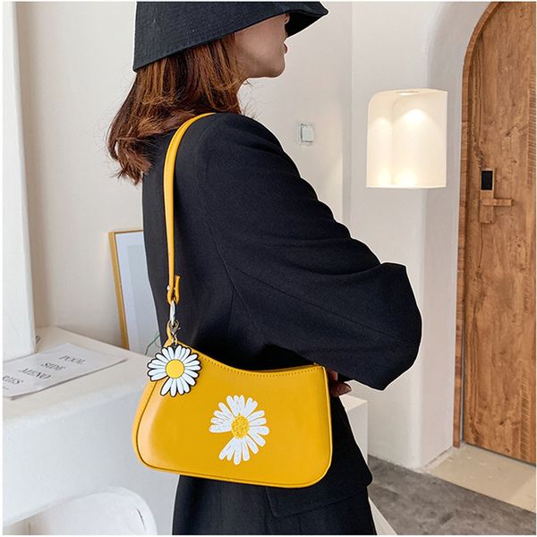 2020 summer new red explosion daisy women's shoulder bag pu shoulder underarm package cool chain handbag
2020 summer new red explosion daisy women's shoulder bag pu shoulder underarm package cool chain handbag