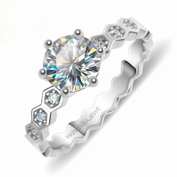 1.0ct 6.5mm ef round 18k white gold plated 925 silver moissanite ring diamond test passed jewelry woman girlfriend gift
1.0ct 6.5mm ef round 18k white gold plated 925 silver moissanite ring diamond test passed jewelry woman girlfriend gift