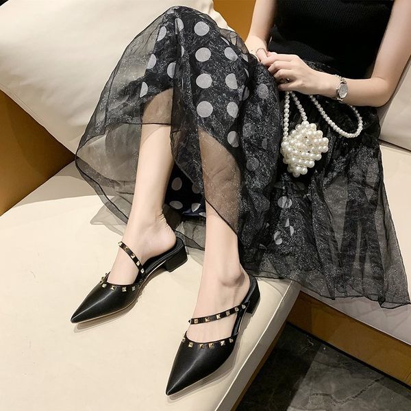 spring / summer 2020 new baotou slippers women wear stylish wild low-heeled lazy half slippers rivets muller shoes z941, Black
spring / summer 2020 new baotou slippers women wear stylish wild low-heeled lazy half slippers rivets muller shoes z941, Black
