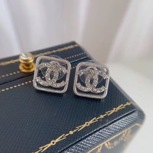 2020 square design with sparkly diamond hollow and stamp for women jewelry gift ps4612, Golden
2020 square design with sparkly diamond hollow and stamp for women jewelry gift ps4612, Golden
