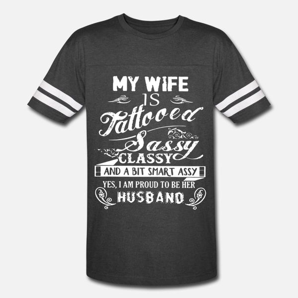 моя жена татуированная sassy классный и немного смарт тенниска мужчины характер 100% хлопок размер s-3xl уникальный известные здания весна т
моя жена татуированная sassy классный и немного смарт тенниска мужчины характер 100% хлопок размер s-3xl уникальный известные здания весна т