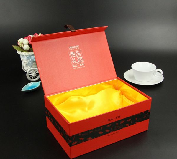 Glossy Lamination UV Coating Printing Handling and Recyclable With ribbons Feature retail packaging box ---PX0375
Glossy Lamination UV Coating Printing Handling and Recyclable With ribbons Feature retail packaging box ---PX0375