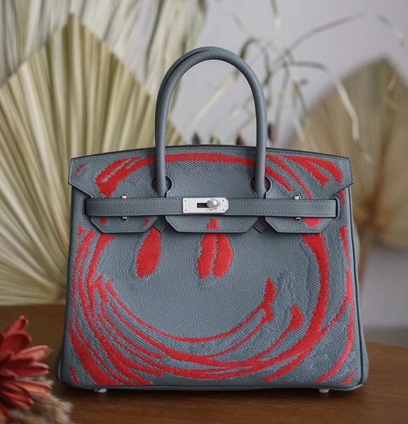 wholesale graffiti smile design purse30cm,handmade epsom leather,wax thread, gold and silver hardware for chosen,by order about 10-15days
wholesale graffiti smile design purse30cm,handmade epsom leather,wax thread, gold and silver hardware for chosen,by order about 10-15days