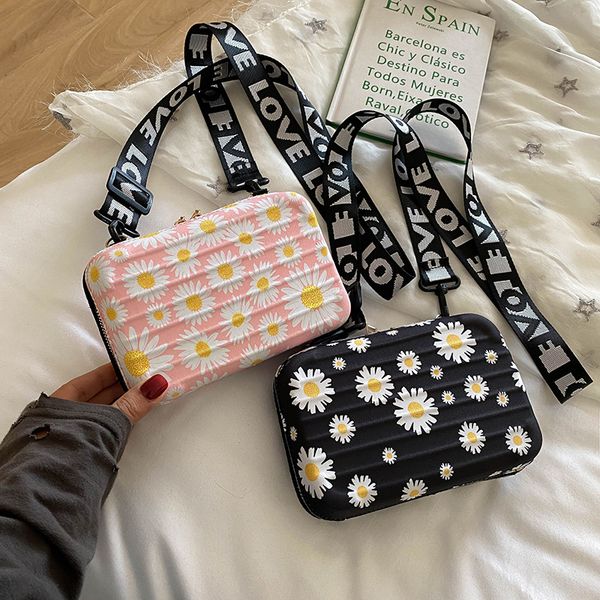 wide shoulder strap women's bag 2020 new style daisy box straddle bag fashion mini luggage single shoulder bag wholesale
wide shoulder strap women's bag 2020 new style daisy box straddle bag fashion mini luggage single shoulder bag wholesale