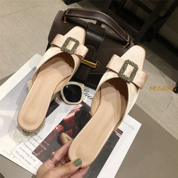 2020 new square toe crystal mules slippers fashion metal decoration women summer low heels silk slides holiday beach party shoes, Black
2020 new square toe crystal mules slippers fashion metal decoration women summer low heels silk slides holiday beach party shoes, Black