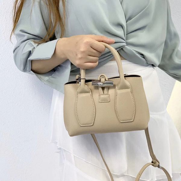 2020 the new korean fashion pu female bag business commuter lock solid color small square bag portable diagonal
2020 the new korean fashion pu female bag business commuter lock solid color small square bag portable diagonal