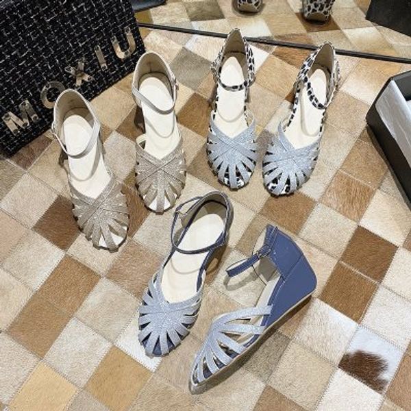 2020 new korean version of the summer slope with flashing pink toe hollow female shoes female platform sandals, Black
2020 new korean version of the summer slope with flashing pink toe hollow female shoes female platform sandals, Black