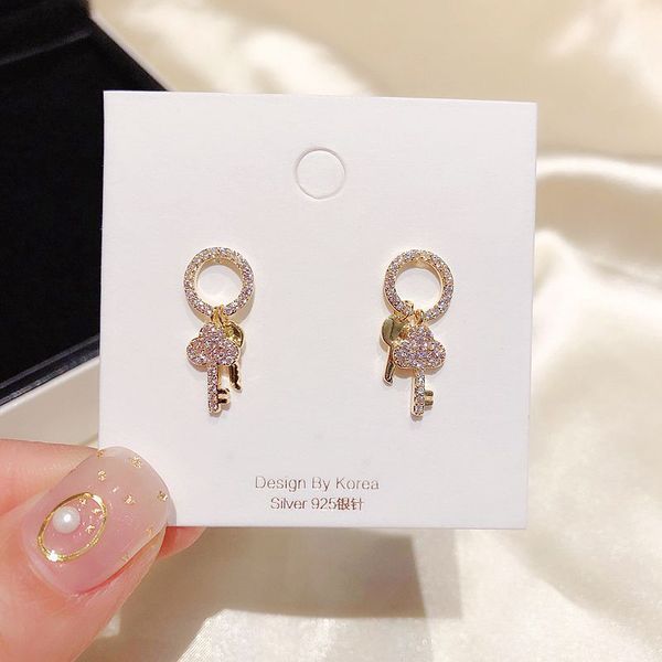 high-end micro paved cubic zircon key pendant dangle earrings fashion women party jewelry gold color, Silver
high-end micro paved cubic zircon key pendant dangle earrings fashion women party jewelry gold color, Silver