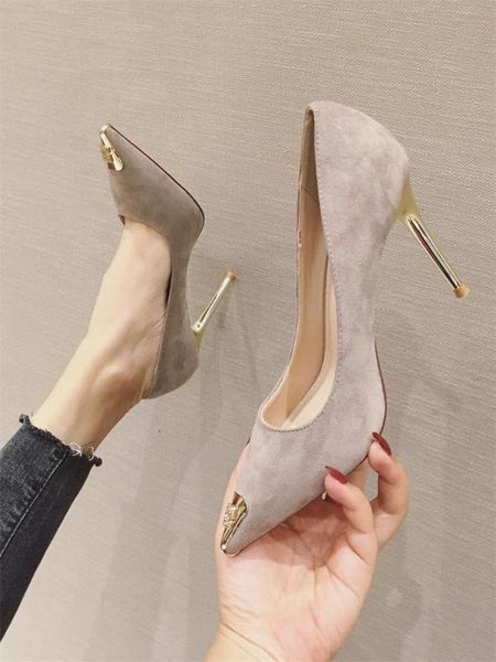 2020 autumn new metal head black korean high-heeled shoes fine heel wild professional women's shoes pointed
2020 autumn new metal head black korean high-heeled shoes fine heel wild professional women's shoes pointed