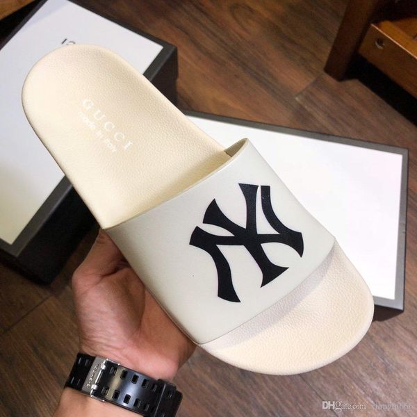 new luxury designer summer men's fashion slippers, comfortable slippers at home, and black whiteaa, Red;white
new luxury designer summer men's fashion slippers, comfortable slippers at home, and black whiteaa, Red;white