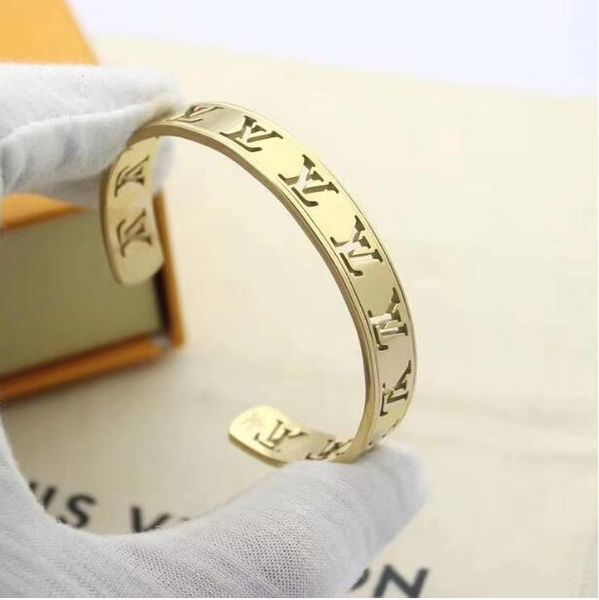 fashion jewelry desginers bracelets women classic style charm bracelets bangle hollow open buckle bracelet with box, Golden;silver
fashion jewelry desginers bracelets women classic style charm bracelets bangle hollow open buckle bracelet with box, Golden;silver
