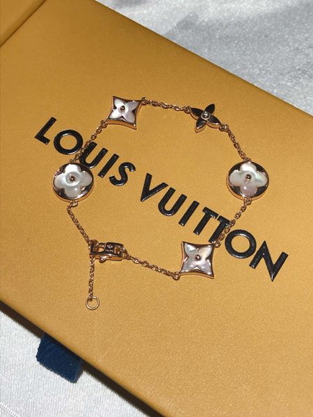 new double brand letter four leaf flower designer jewelry set luxury designer jewelry women bracelets with box luxury bracelet 16, Golden;silver
new double brand letter four leaf flower designer jewelry set luxury designer jewelry women bracelets with box luxury bracelet 16, Golden;silver